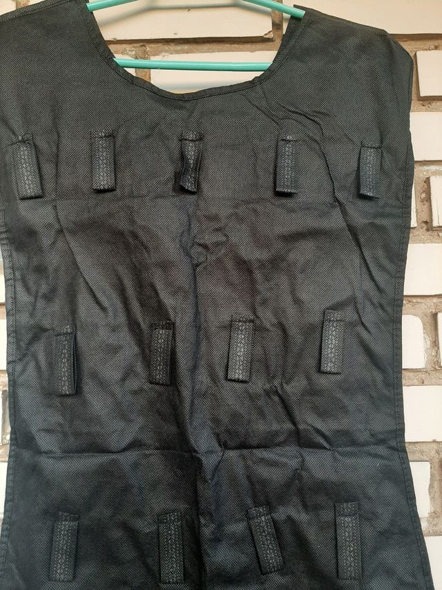 Joyero percha con forma de vestido