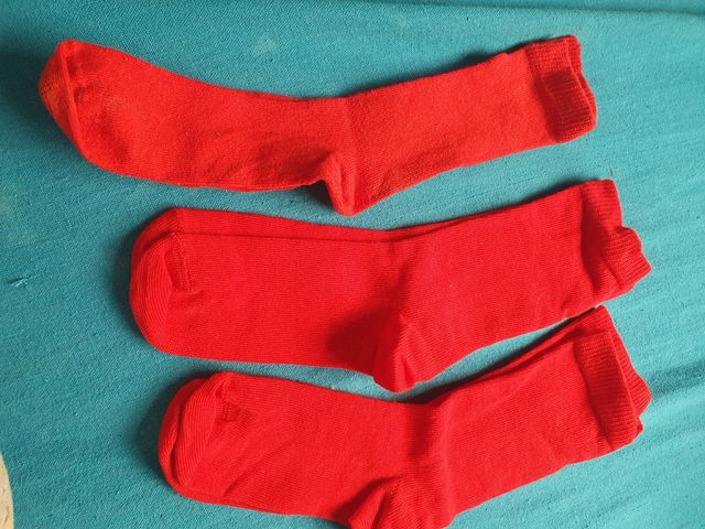 Calcetines rojos de cole de 5 a 7 años sirve