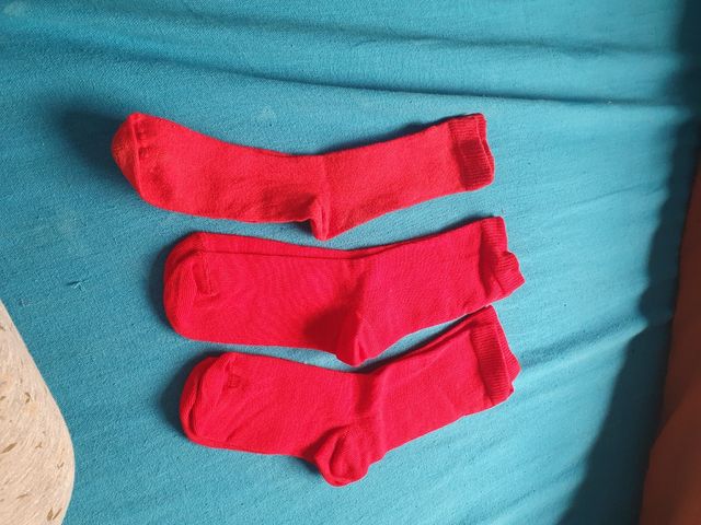 Calcetines rojos de cole de 5 a 7 años sirve