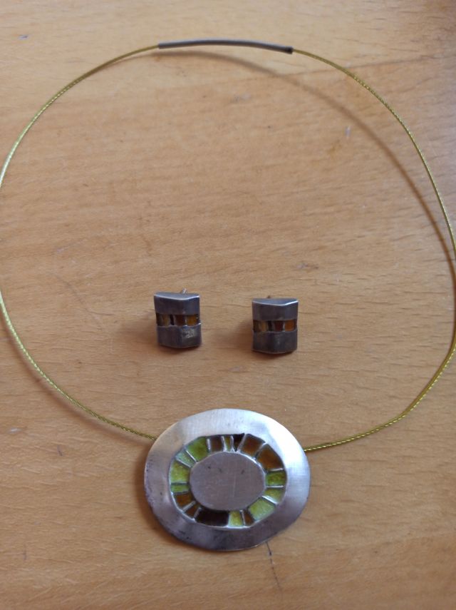 Conjunto collar y pendientes de plata