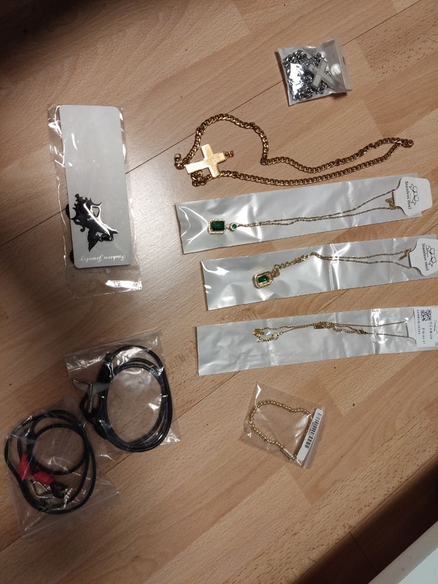 pack de 6 colgantes nuevos y 3 pulseras nuevas