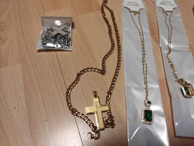 pack de 6 colgantes nuevos y 3 pulseras nuevas