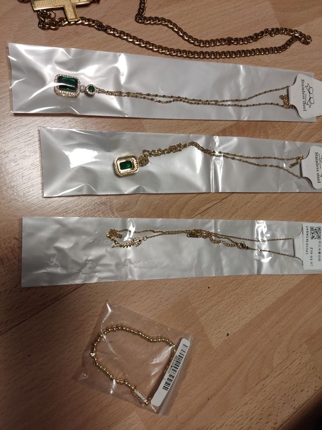 pack de 6 colgantes nuevos y 3 pulseras nuevas