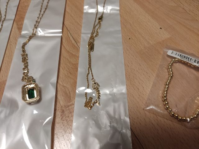 pack de 6 colgantes nuevos y 3 pulseras nuevas