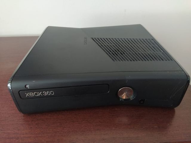 vendo xbox 360+kinect+8 juegos