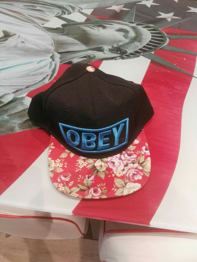 gorra obey