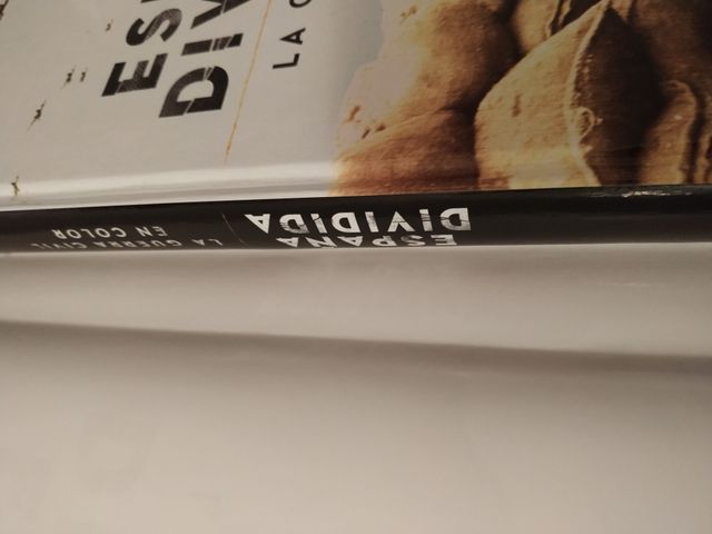 Nuovo libro Divided Spain