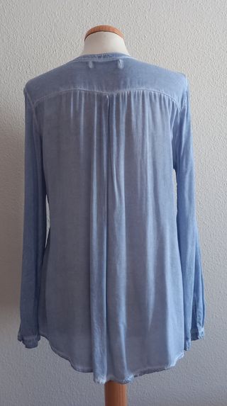camisa de mangas largas celeste en degrade.talla L