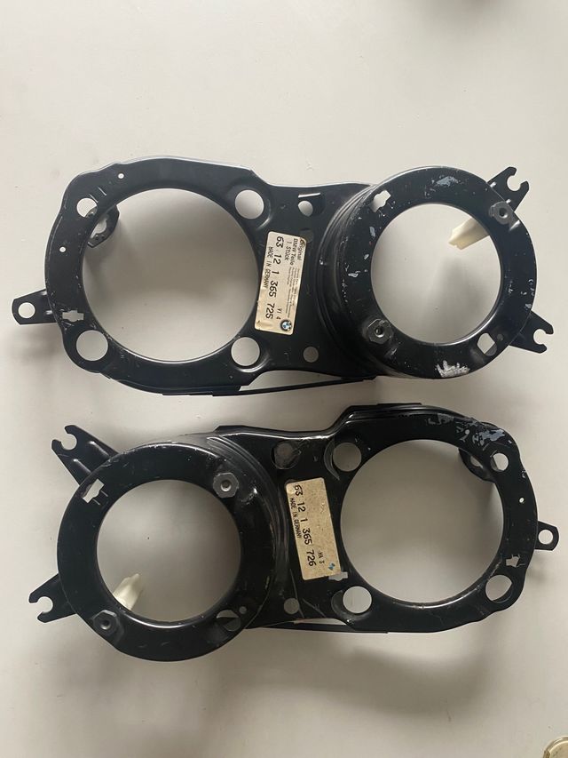 2xSOPORTES FOCOS BMW E23