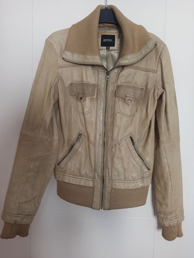 cazadora de cuero beige