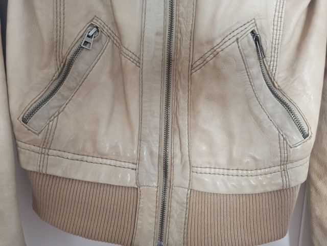 cazadora de cuero beige