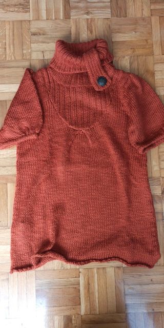 Jersey manga corta y cuello alto