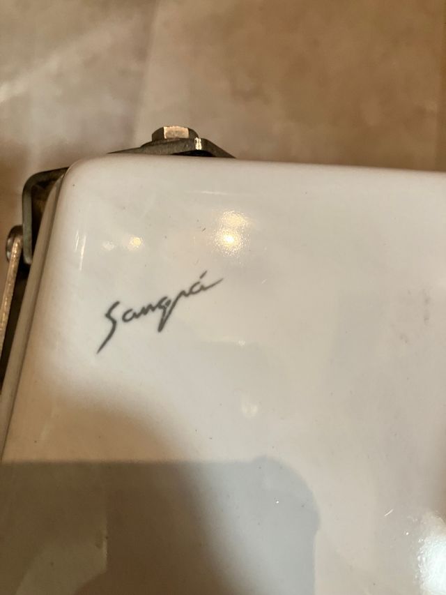 Bidé marca Sangrá completo con grifo y latiguillos