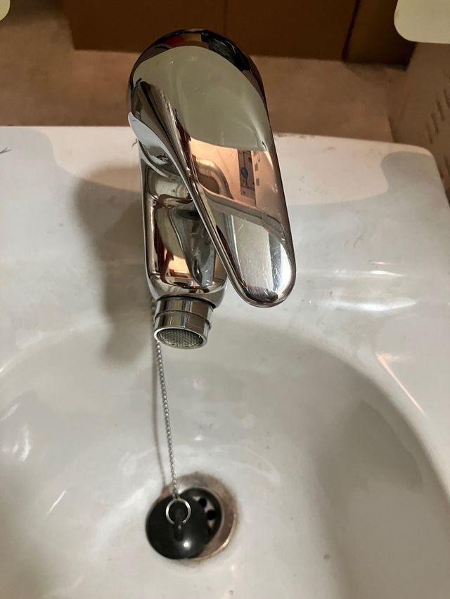 Bidé marca Sangrá completo con grifo y latiguillos