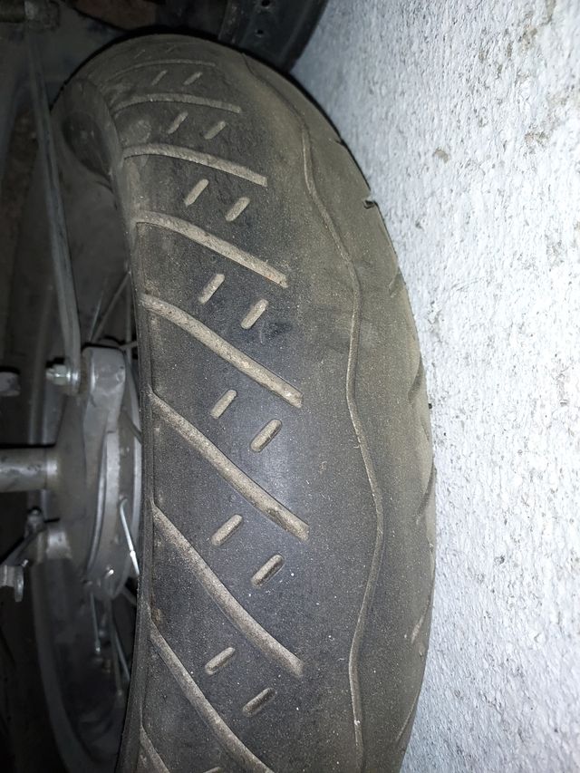 neumatico y llanta 130 90 15.
