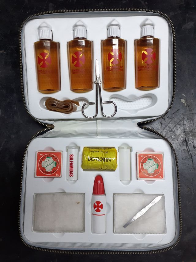 BOTIQUIN COCHE ANTIGUO VINTAGE RETRO