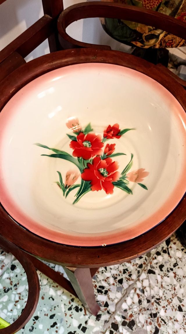 Toeletta in legno e ceramica