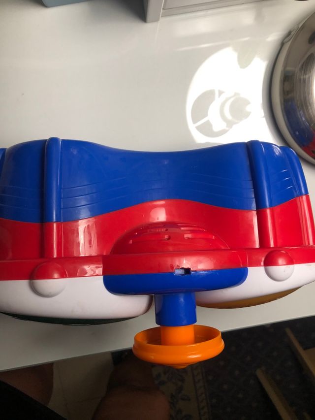 Tambor con sonidos al tocar y música 