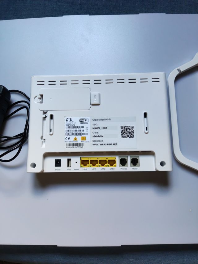 Router Wifi ZTE ZXHN F680 de segunda mano por 10 EUR en Sevilla en WALLAPOP