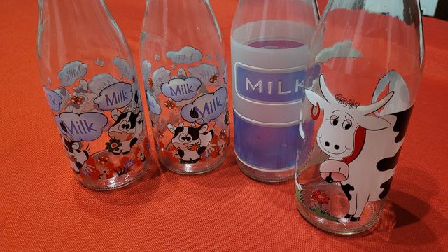 Bottiglie decorate per il latte, 4 pezzi colorate