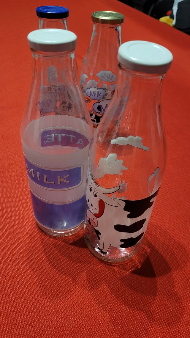 Bottiglie decorate per il latte, 4 pezzi colorate