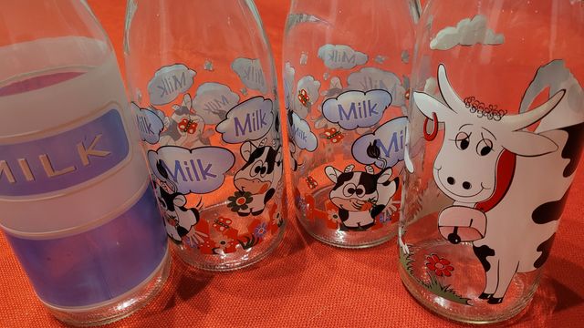 Bottiglie decorate per il latte, 4 pezzi colorate