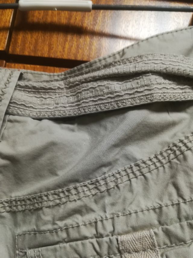 Falda estilo cargo con bolsillos laterales 