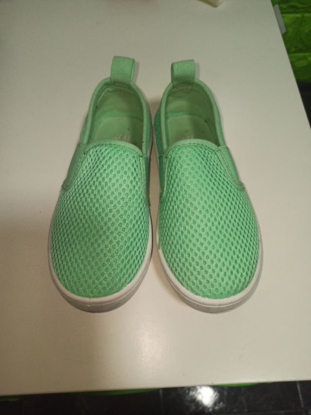 Zapatillas verdes numero 24 de H&M