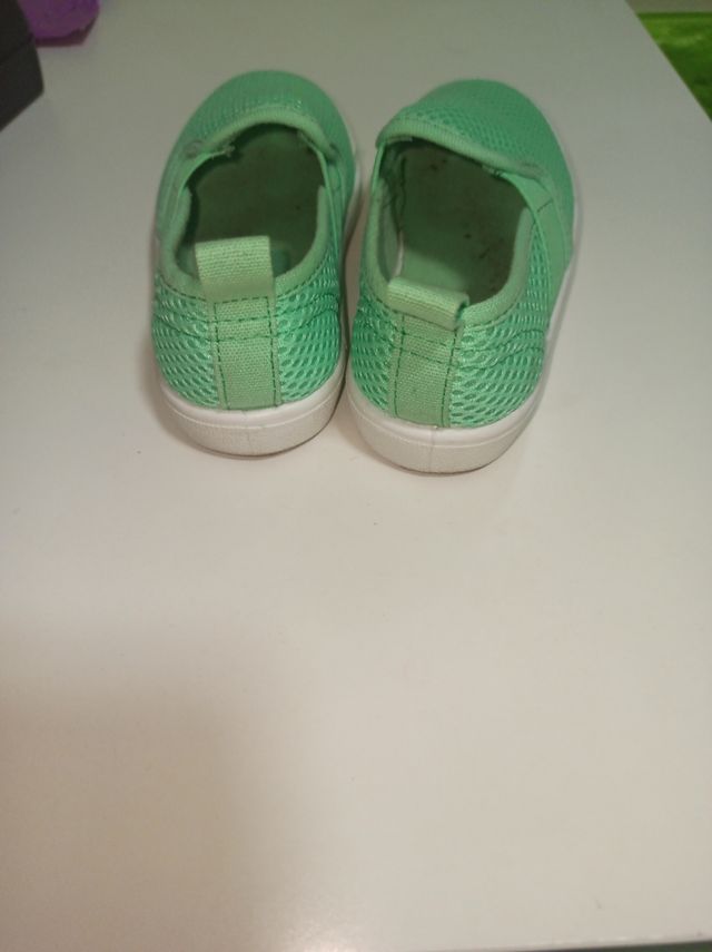 Zapatillas verdes numero 24 de H&M