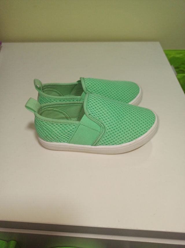 Zapatillas verdes numero 24 de H&M