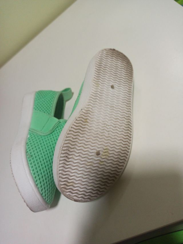 Zapatillas verdes numero 24 de H&M