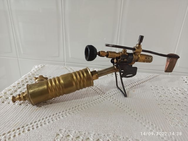 Soplete muy antiguo en muy buen estado SERROT