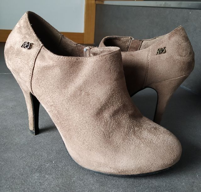 Botines beige talla 39