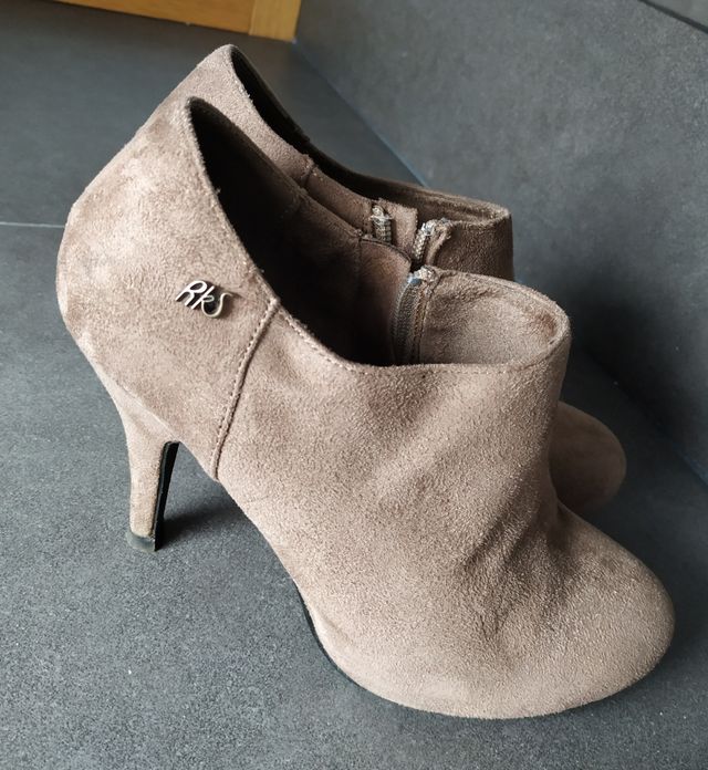 Botines beige talla 39