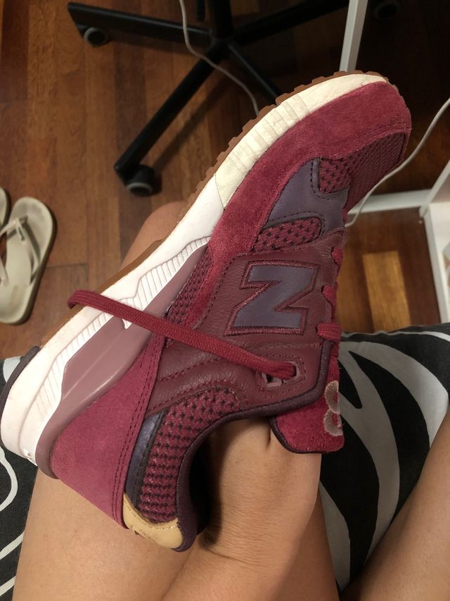 Tenis new balance rojo vino