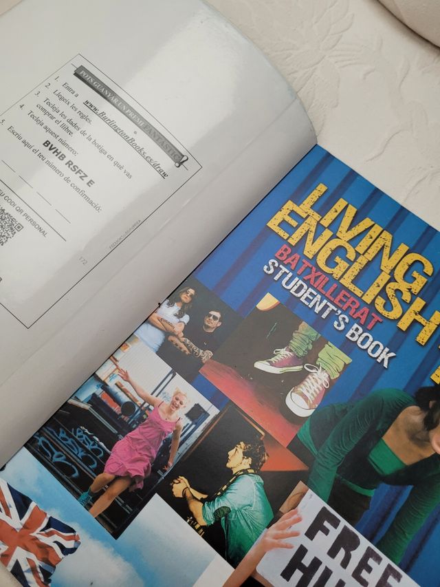 Living English 1 Student's Book Bachillerato