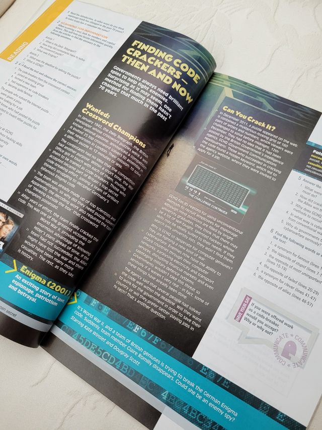 Living English 1 Student's Book Bachillerato