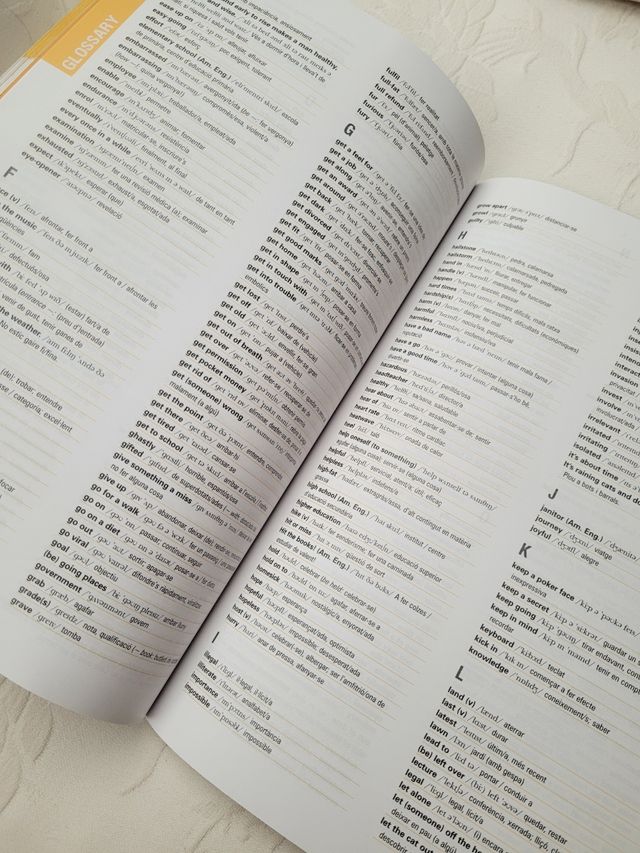 Living English 1 Student's Book Bachillerato