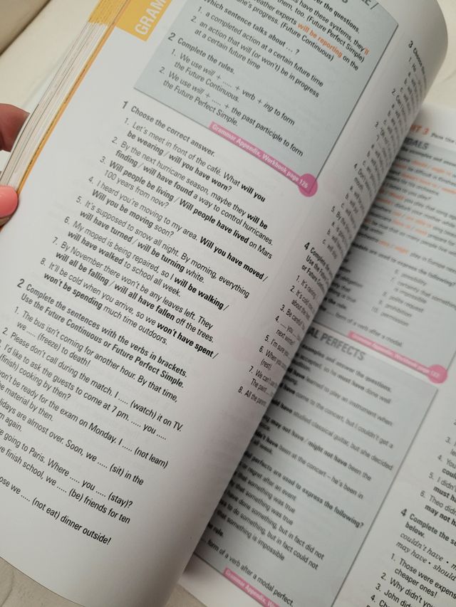 Living English 1 Student's Book Bachillerato