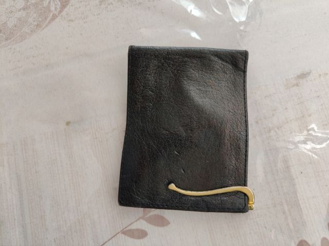 Tarjetero piel negro.