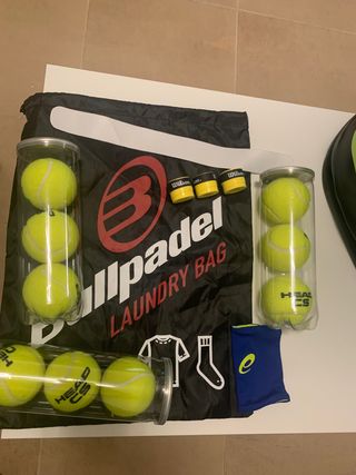 Paletero , Bolsa, muñequera bolas y grip padel