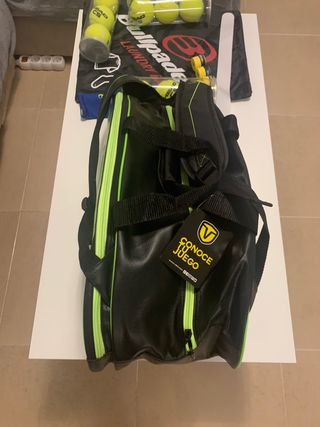 Paletero , Bolsa, muñequera bolas y grip padel