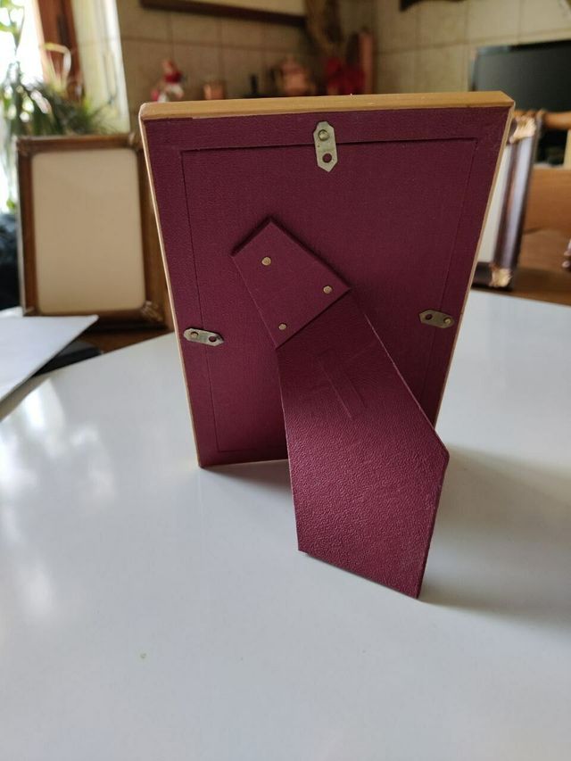 Coppia di portafoto in legno naturale e vetro