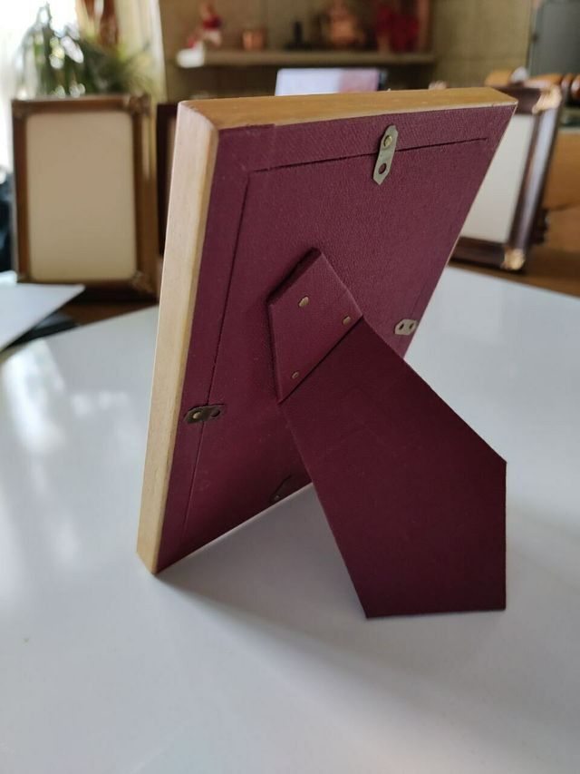 Coppia di portafoto in legno naturale e vetro