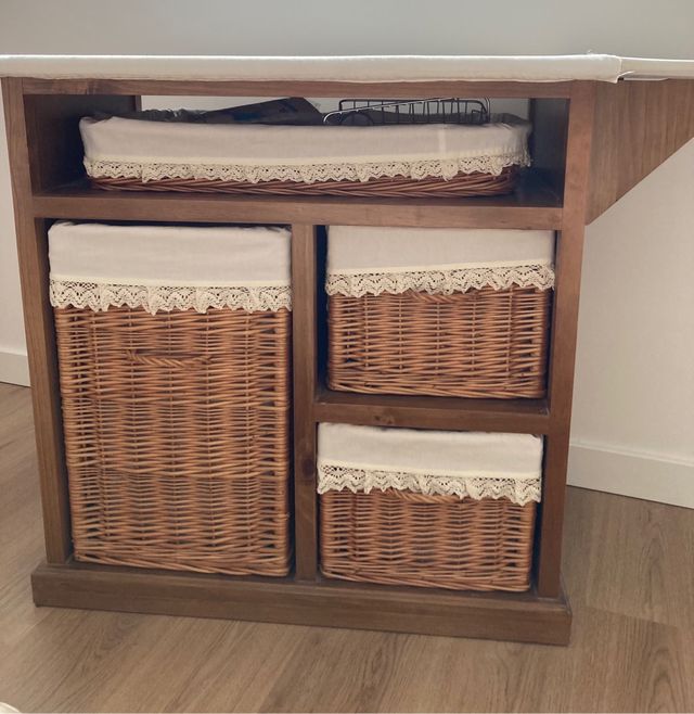 Mesa de planchado madera maciza,en perfecto estado