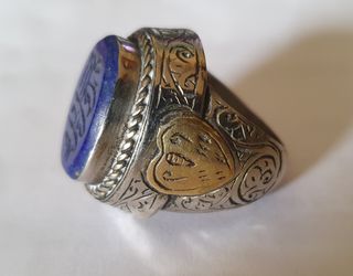 Anillo afgano antiguo artesanal con lapislazuli  