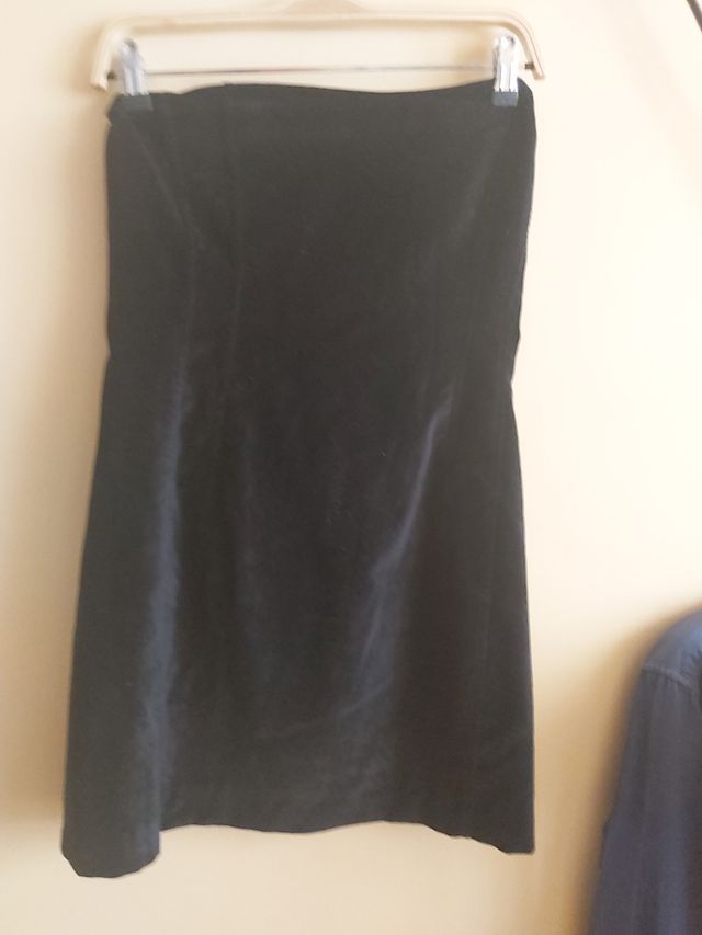 abito corto in velluto nero aderente