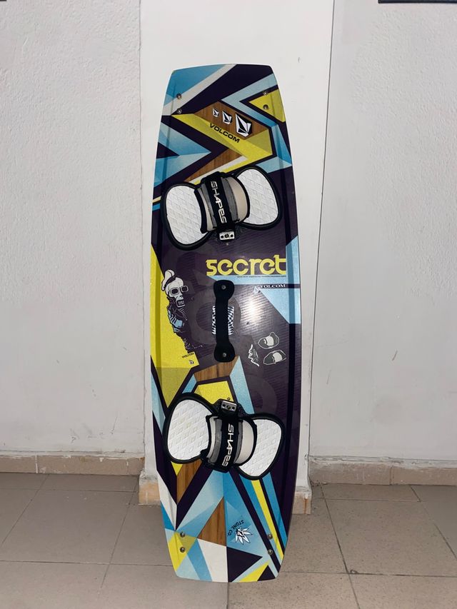 Tabla Kitesurf secret de segunda mano por 50 EUR en Sevilla en WALLAPOP