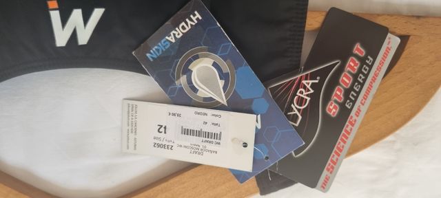 Bañador negro  deporte nuevo. Talla 42