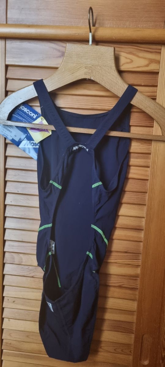 Bañador deporte azul sin estrenar , talla 42